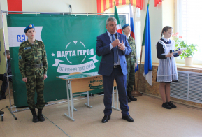 «Парту героя» в честь воина-даманца открыли в школе села Осиновая Речка