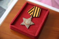 Найденный в Хабаровском крае Орден Славы вручили родственникам фронтовика в Забайкалье