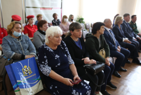 Найденный в Хабаровском крае Орден Славы вручили родственникам фронтовика в Забайкалье