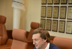 Михаил Дегтярев и глава «Аэрофлота» Сергей Александровский обсудили перспективы развития воздушного сообщения региона