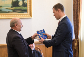 Михаил Дегтярев обсудил развитие литературы в крае с членами Союза писателей России Николаем Ивановым и Михаилом Щукиным