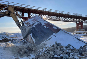 На реке Бурея восстанавливают мост у поселка Алонка