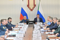 Михаил Дегтярев и глава МЧС России Александр Куренков провели совещание по лесопожарной обстановке