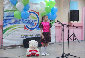 Юные спортсмены с безграничными возможностями соревнуются в дартсе, пауэрлифтинге, а также фигурном вождении кресла-коляски