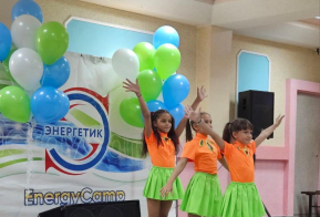 Юные спортсмены с безграничными возможностями соревнуются в дартсе, пауэрлифтинге, а также фигурном вождении кресла-коляски