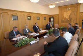 Михаил Дегтярев и руководство Ozon обсудили перспективы сотрудничества и развитие торговых отношений с КНР