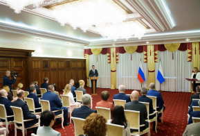 Михаил Дегтярев отметил лучших представителей отрасли ЖКХ и бытового обслуживания Хабаровского края