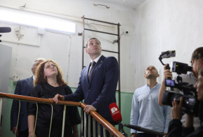 Дмитрий Демешин нашел решение для скорейшего начала ремонта школы в Ильинке
