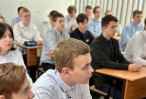 Как ИТ-технологии развивают городской транспорт, узнали хабаровские школьники на 