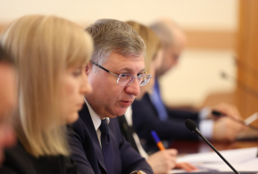 Дмитрий Демешин поручил проработать вопрос о профессиональной переподготовке участников СВО, не имеющих высшего образования