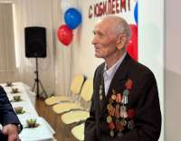 В Хабаровске поздравили со 100-летним юбилеем труженика тыла Николая Кравцова 