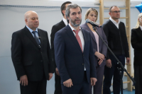 Трехкратный чемпион мира по киокусинкай карате поздравил хабаровских школьников с открытием модульного спортзала