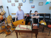 Новые домры, балалайки, контрабас и клавишные гусли получила музыкальная школа села Хурба