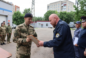 Более 20 комплектов управления FPV-дронами передали росгвардейцам в Хабаровске краевые власти