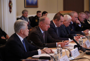 Помощник Президента РФ Николай Патрушев и губернатор Дмитрий Демешин посетили Амурский судостроительный завод