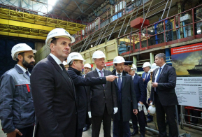 Помощник Президента РФ Николай Патрушев и губернатор Дмитрий Демешин посетили Амурский судостроительный завод