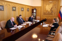 Дмитрий Демешин провёл встречу с управляющим отделения Социального фонда России по Хабаровскому краю и ЕАО 