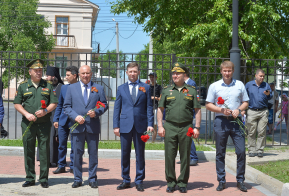 В День памяти и скорби хабаровчане возложили цветы к в Вечному огню