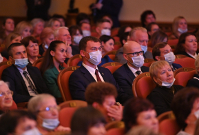 Михаил Дегтярев вручил награды лучшим представителям системы профессионального образования края