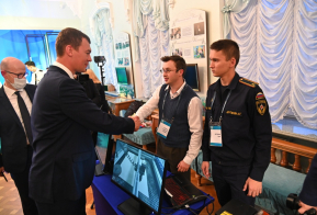 Михаил Дегтярев вручил награды лучшим представителям системы профессионального образования края