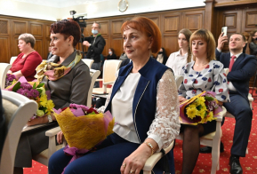 Лучших работников ЖКХ и бытового обслуживания наградил Михаил Дегтярев